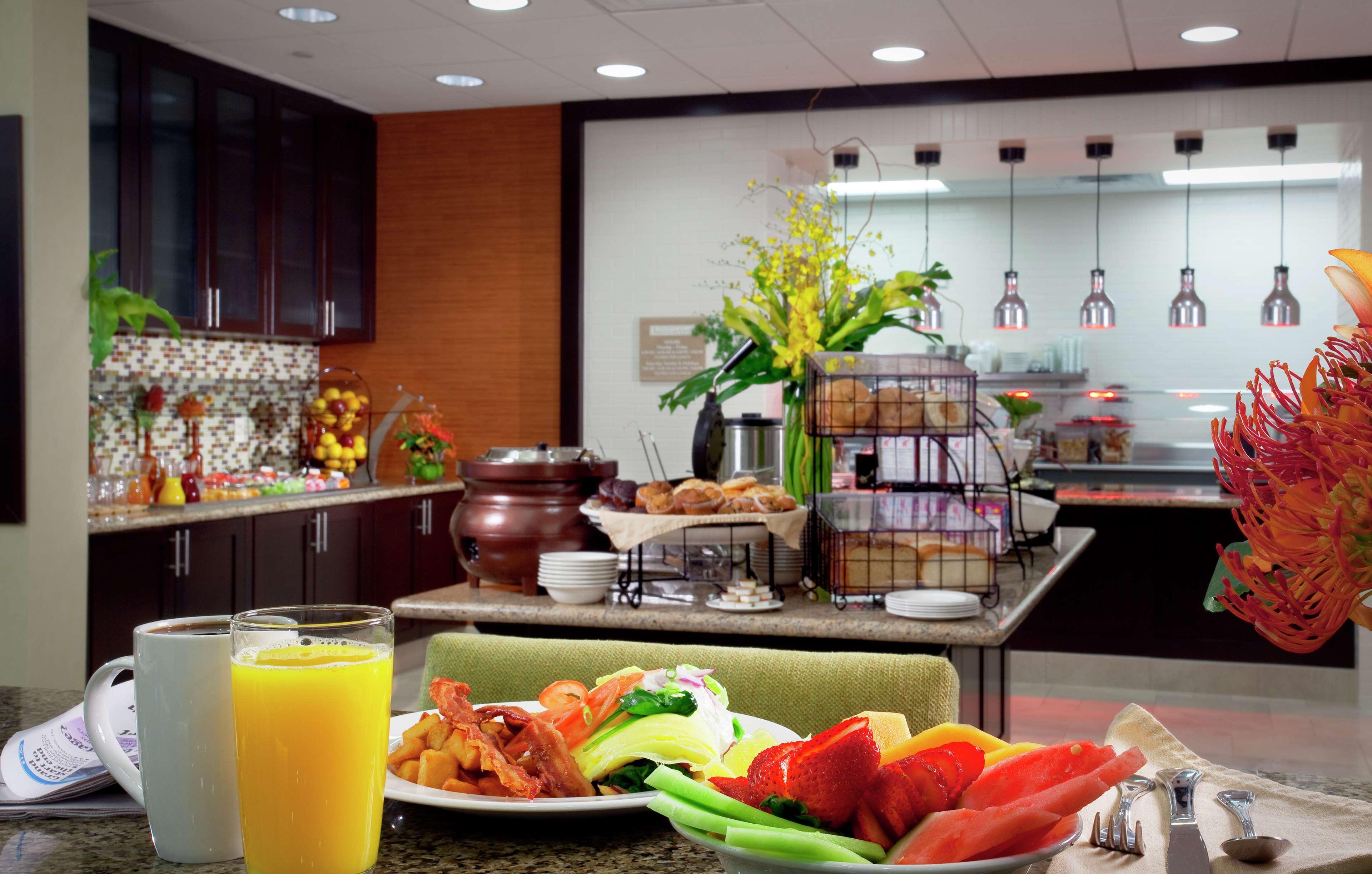 Hilton Garden Inn Seattle/Bothell Restaurant photo