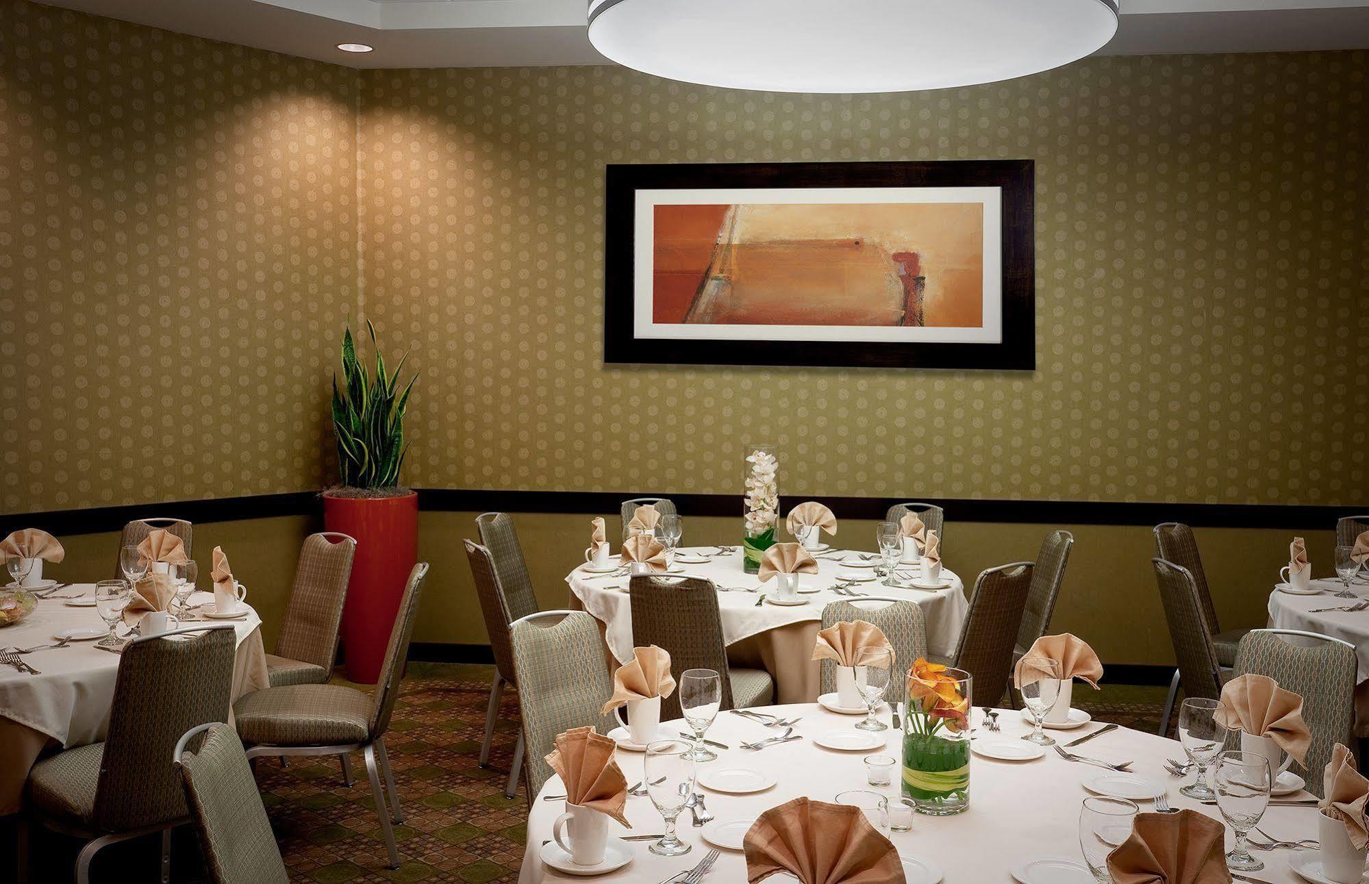 Hilton Garden Inn Seattle/Bothell Restaurant photo